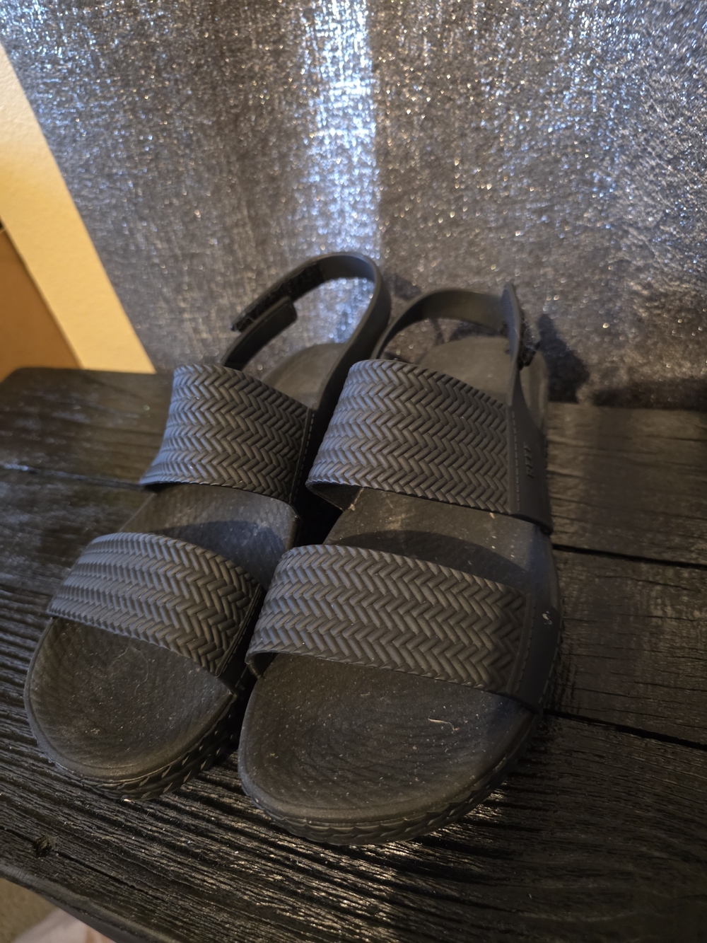 Reef Black Water Vista Sandals Size 6 Used